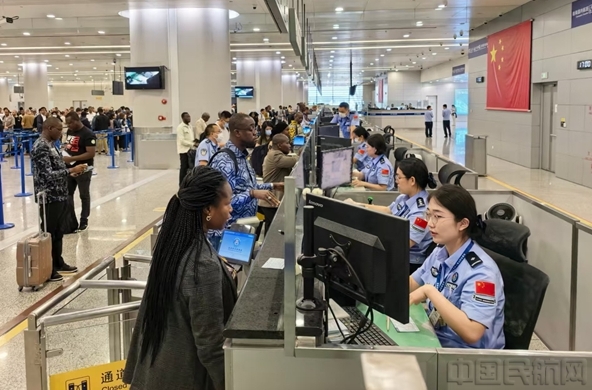 �֖|�C(j��)��(ch��ng)�ڰ������ԁ����뾳�ˆT��ͻ��2000�f�˴�